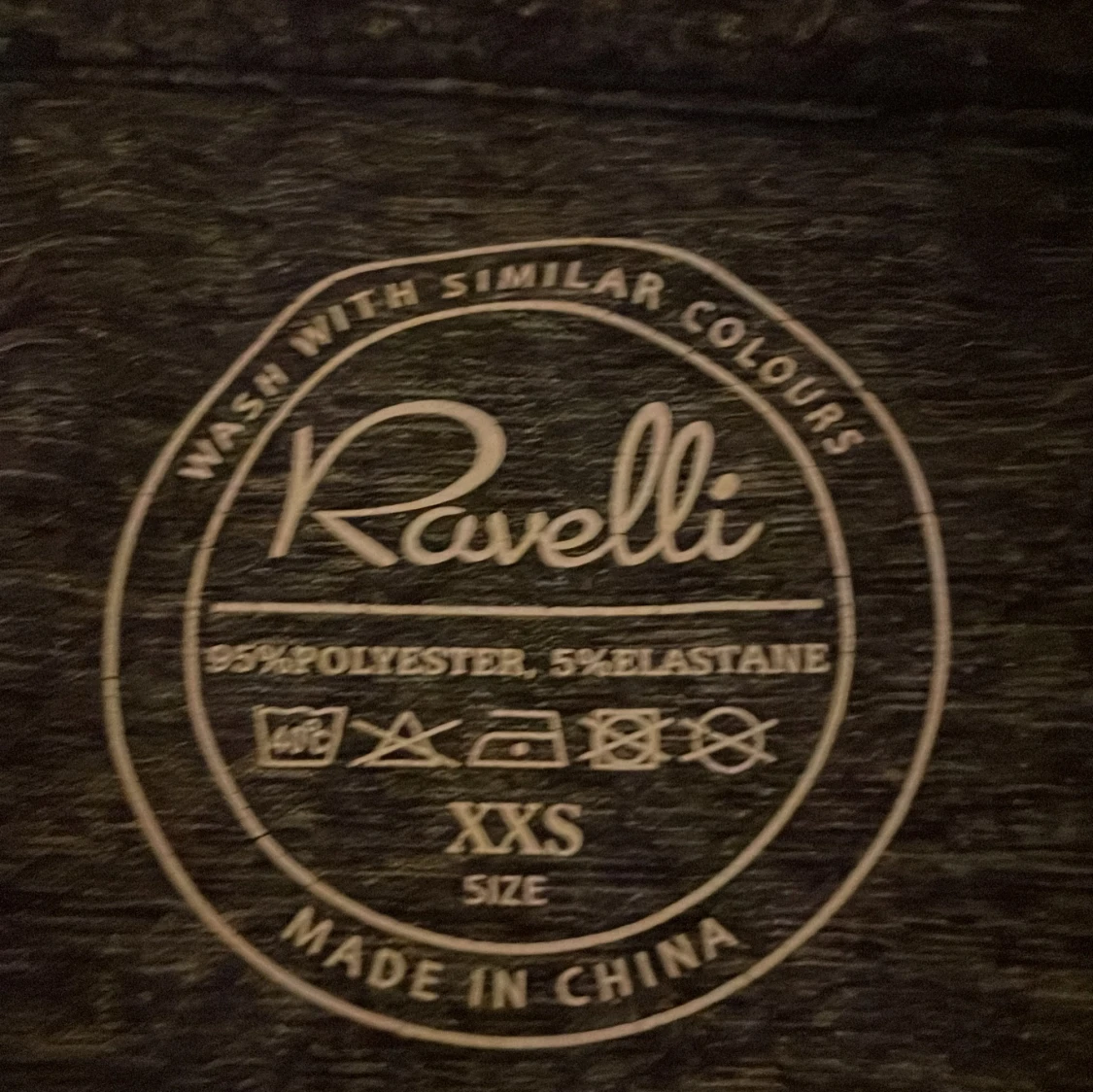 Mörkgrå långärmad träningströja från Ravelli - 1