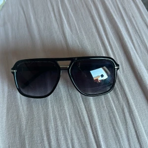 Solglasögon - Säljer de då de inte kommer till användning, så typ nya