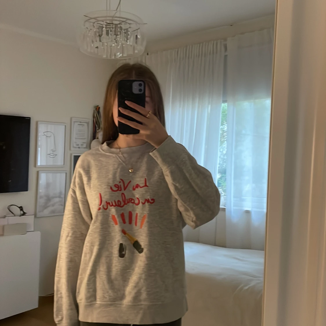 Grå sweatshirt med tryck från H&M - 1