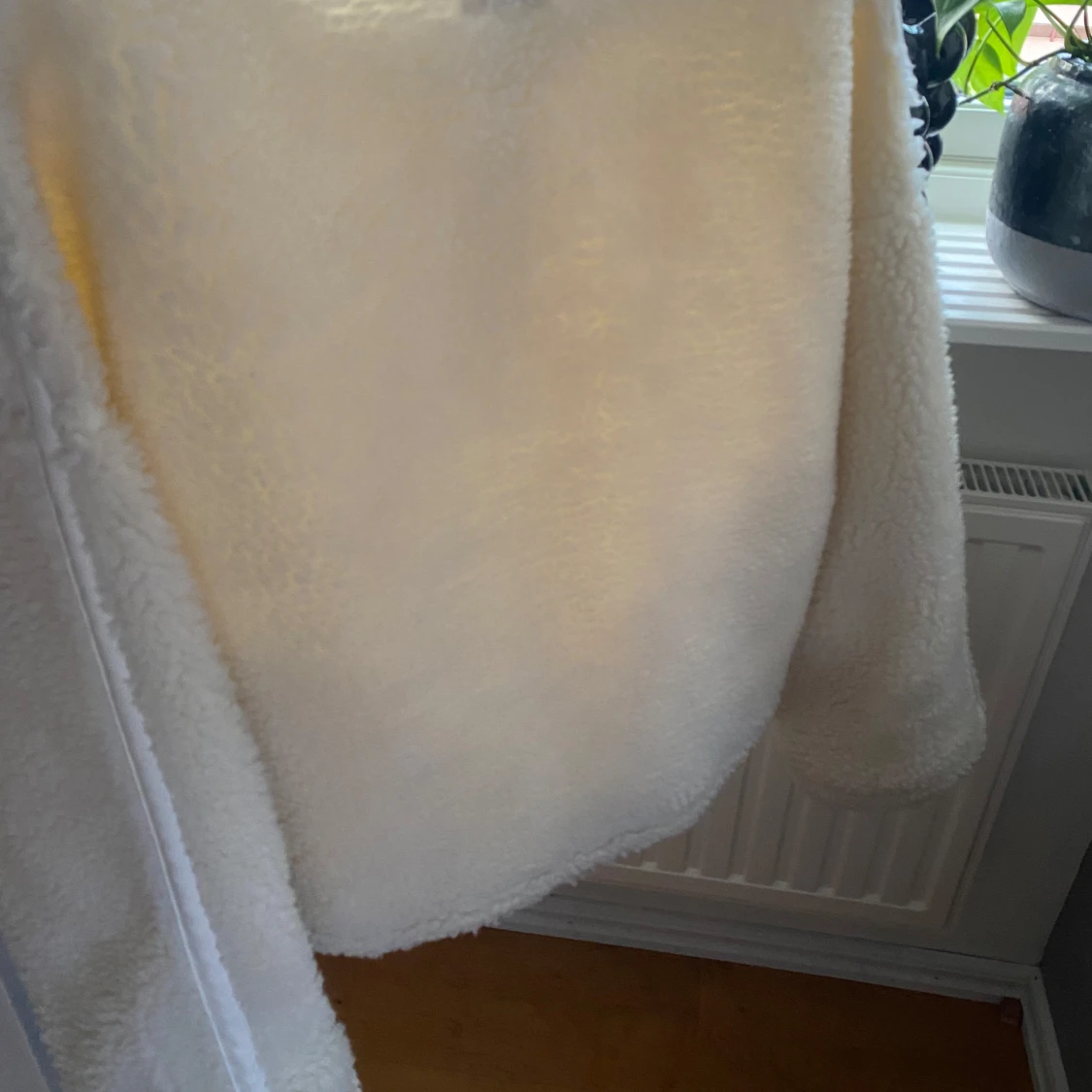 Vit teddyjacka med halv dragkedja från Lxa - 2