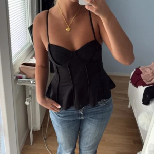 Festtopp - Storlek S, köpt på plick säljer för att den är för liten