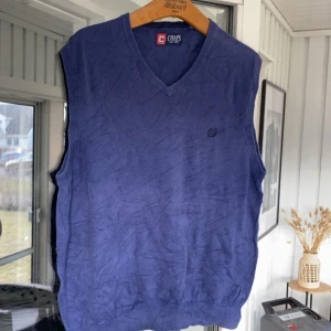 Ralph lauren  - 🔵Ralph lauren chaps tröja, snyggt med skjorta under, passar L, hör av er vid funderingar 🤝