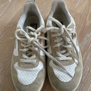 Veja skor - Använd några gånger! Tvättas innan dom skickas.