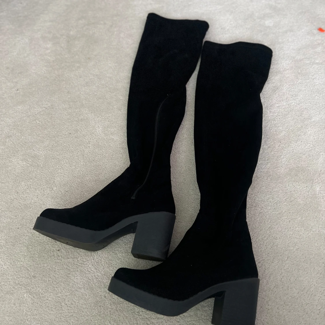 Svarta overknee stövlar med klack - 1