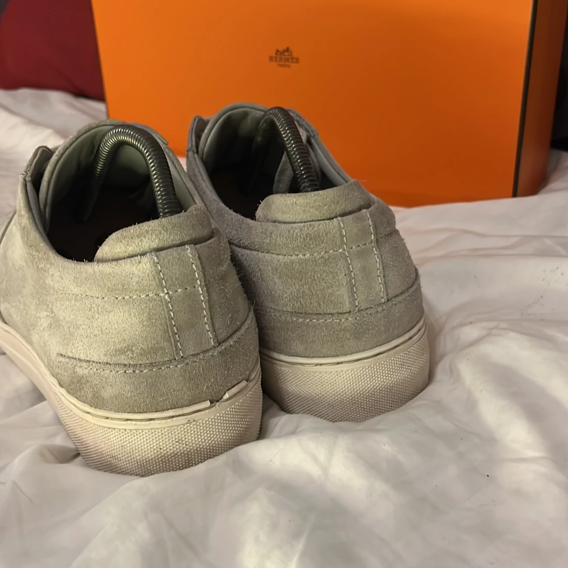 Grå sneakers från Axel Arigato - 3