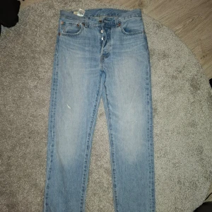 Levi's 501 jeans  - Säljer ett par Levi's 501 jeans i storlek w31L34 köppta på levi's hemsida, använd en del men är i väldigt bra skick