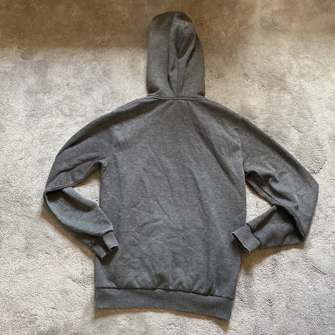 Grå hoodie från Only & Sons - 1