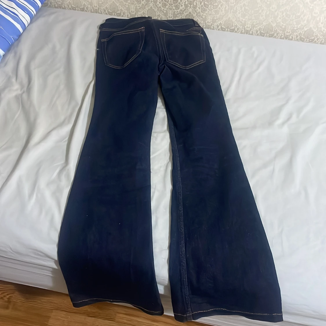 Mörkblå bootcut jeans - 1