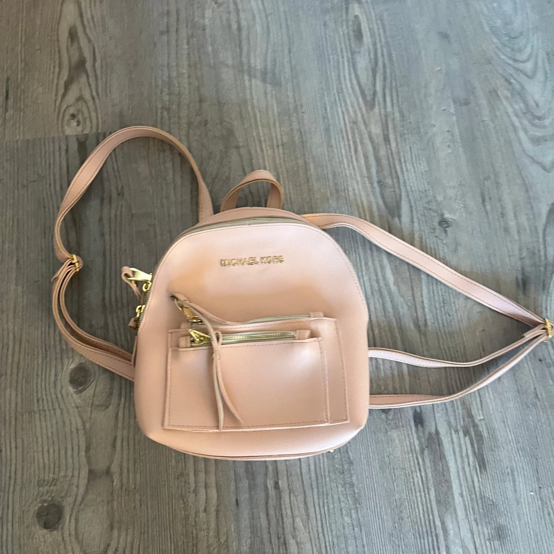 Ljusrosa ryggsäck från Michael Kors - 1