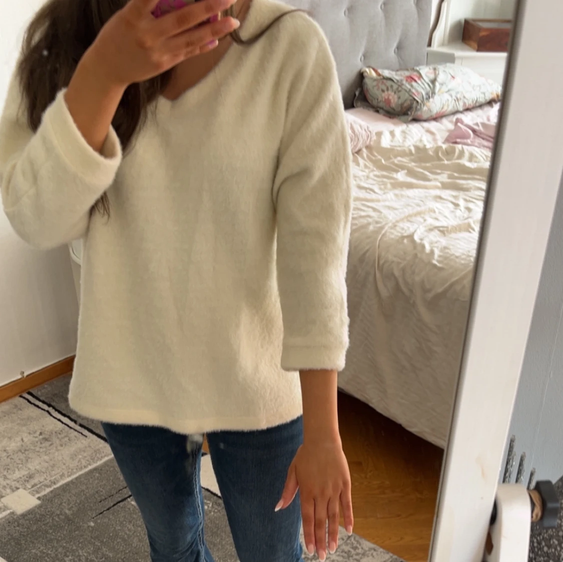 Vit stickad tröja med v-ringning - 3