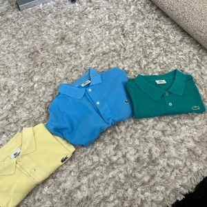Färgglada pikétröjor från Lacoste  - 1 för 250 2 för 400 3 för 500. Skriv vid intresse S,M,L