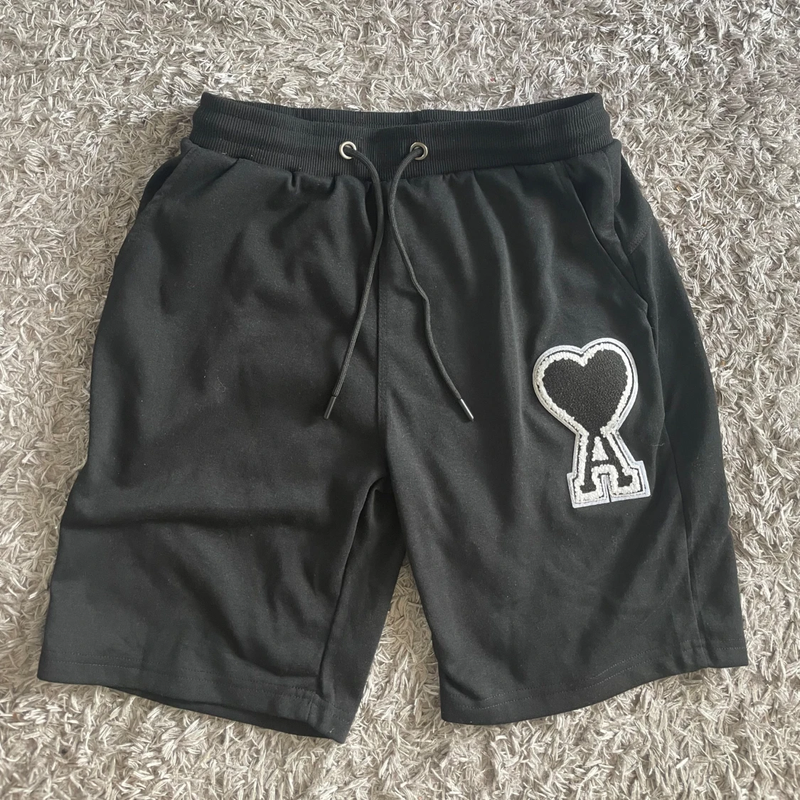 Svarta Ami Paris shorts 
