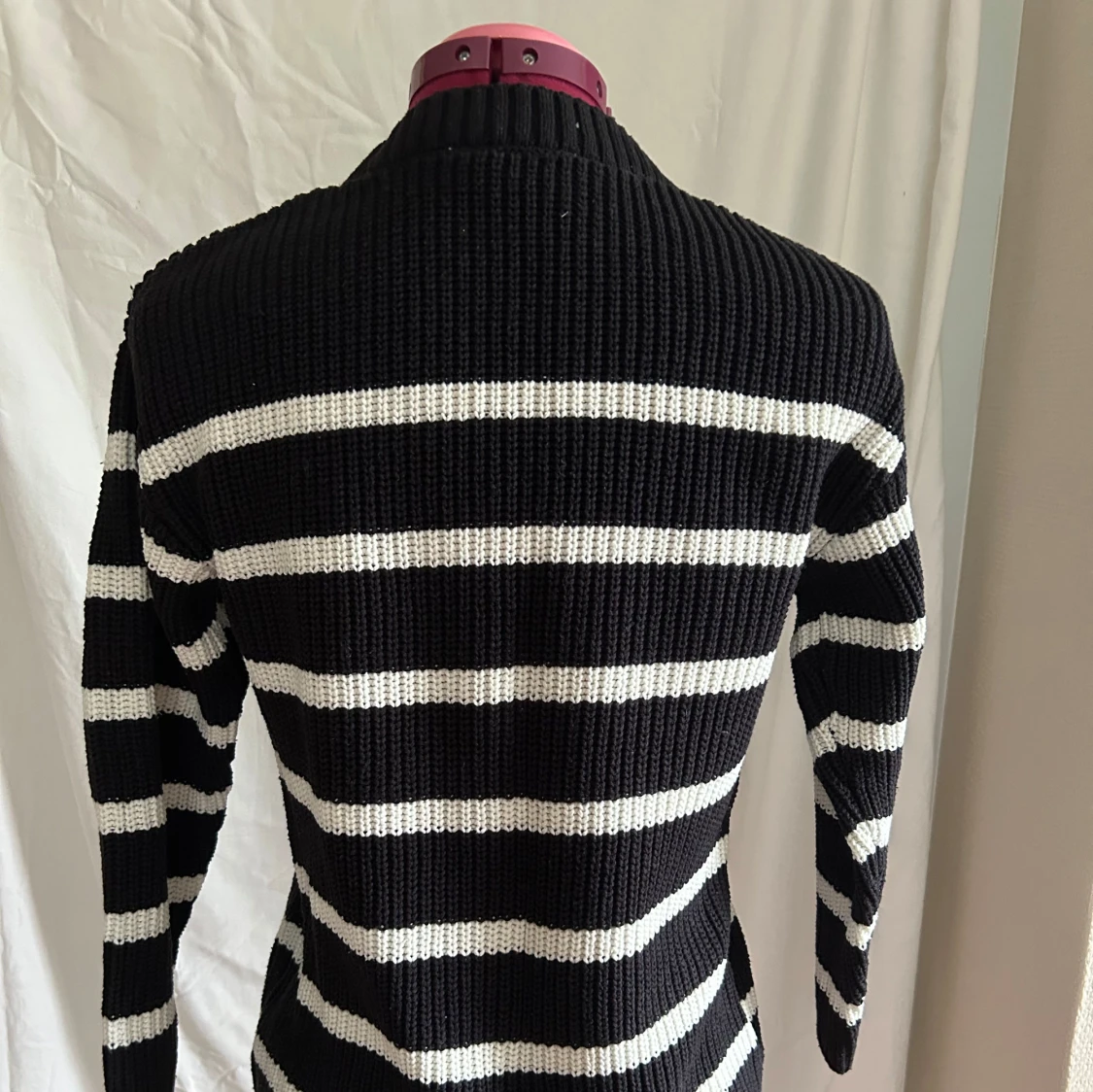 Svartvit randig stickad tröja H&M - 1