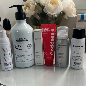 Hårvårdskitt - Säljer ett kit med hårvårdsprodukter: L'Oréal Metal Detox, Olaplex No.3, Color Wow Xtra Large Volumizer, BioTech Blowout Goddess, Living Proof Perfect Hair Day torrschampo och Balmain Texturizing Volume Spray. Flera olika storlekar, flaskor i vitt, silver och rött. Allting är oanvänt utom Loreal light conditioner som är testad en gång 💖