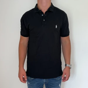  Ralph Lauren piké slim fit  - Ralph Lauren | Mycket bra skick | Size - L | Nypris 1600 mitt pris 449 | Hör av dig vid minsta fråga eller fundering📩