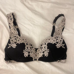 Intimissimi BH - BH från intimissimi som är i storlek 75D, men skulle säga att den är som en 75C.💕 