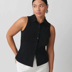 Collar tanktop Gina  - Säljer denna topp från Gina Tricot i storlek xs. Den är använd 1 gång utan tecken på användning. Köpt för :299kr💓