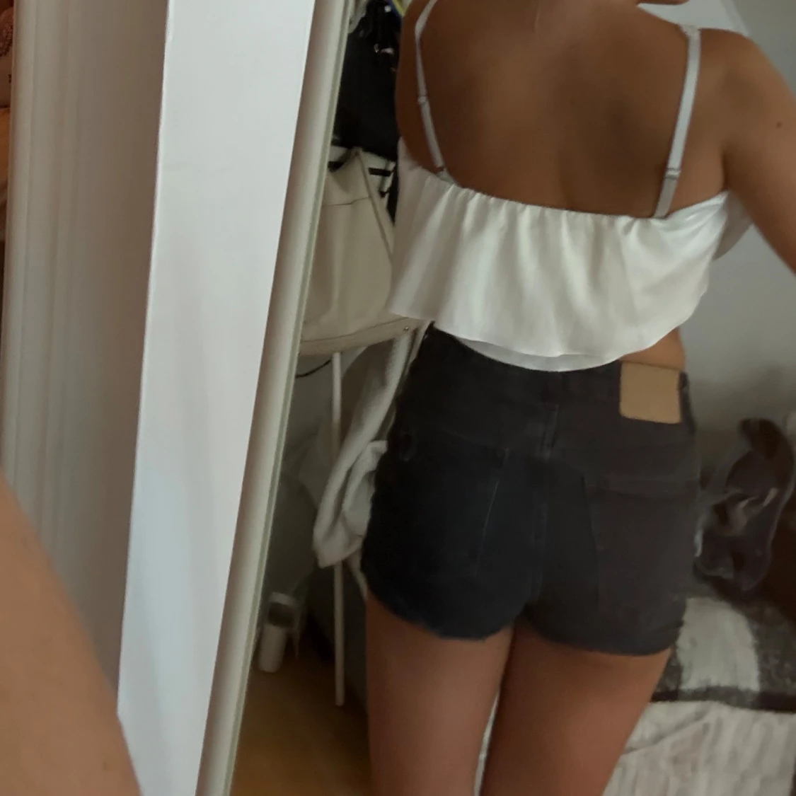 Svarta jeansshorts från H&M, strl 36