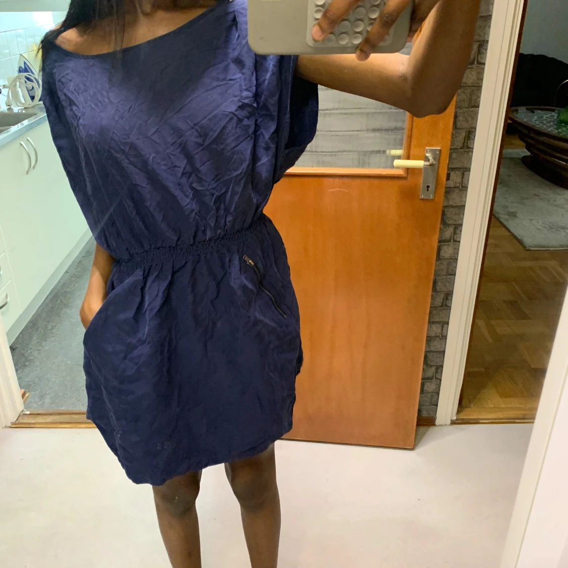 Mörkblå kortklänning med dragkedja - 4