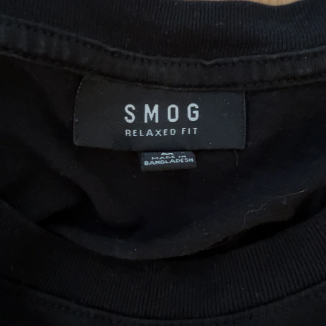 Svart t-shirt Cloud Reveal från Smog - 2