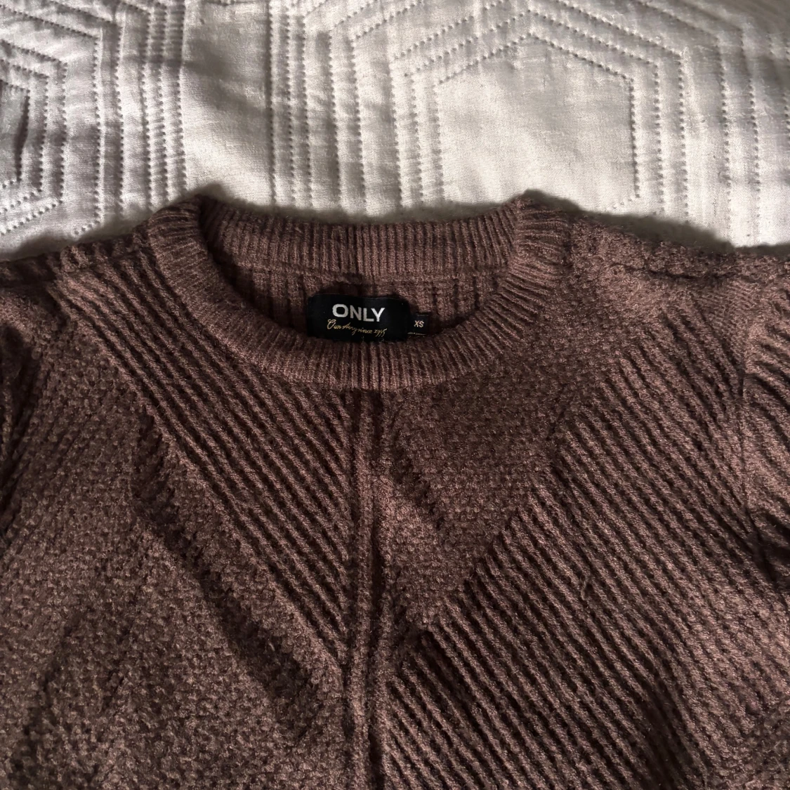 Stickad brun tröja från ONLY - 2