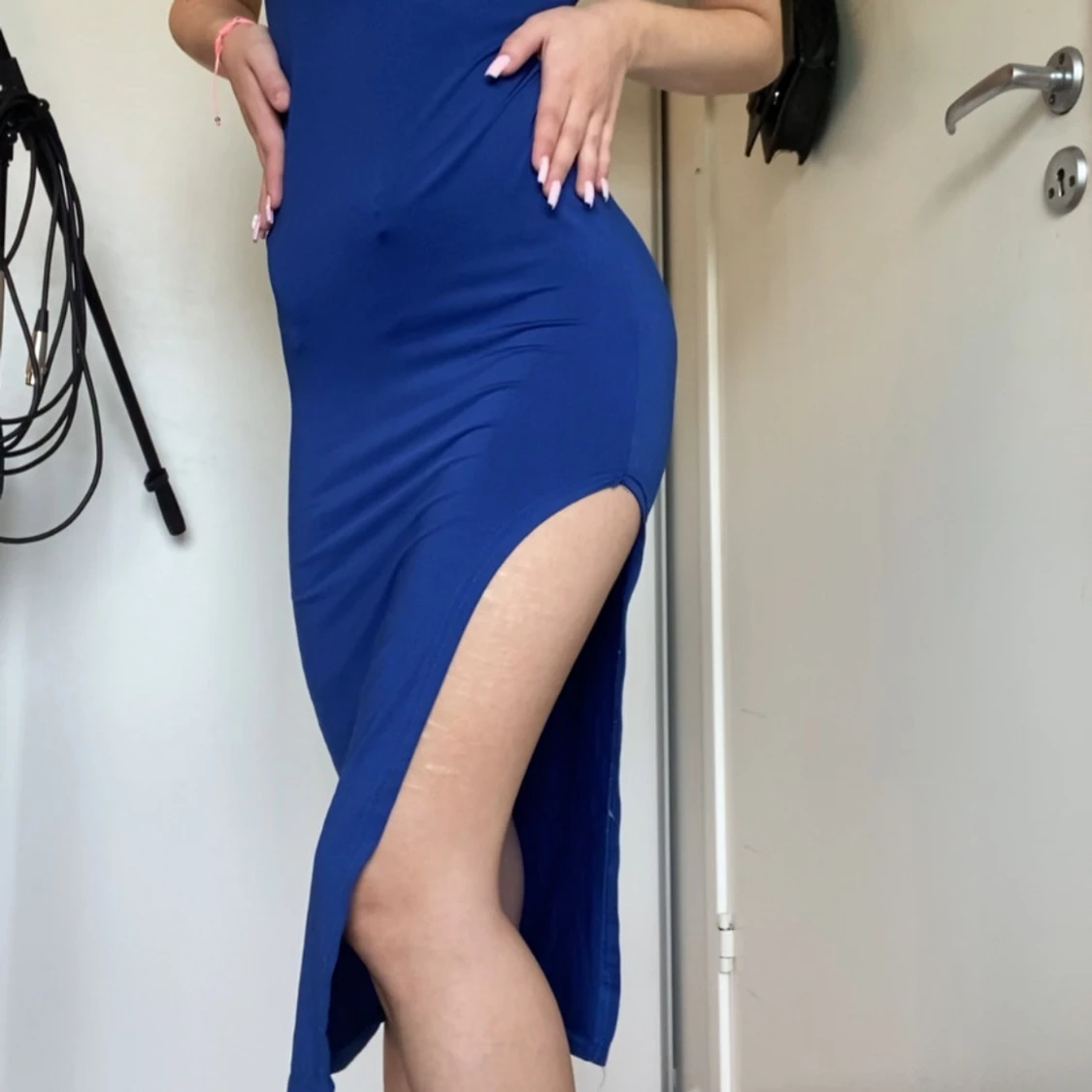 Blå långklänning med slits - 1