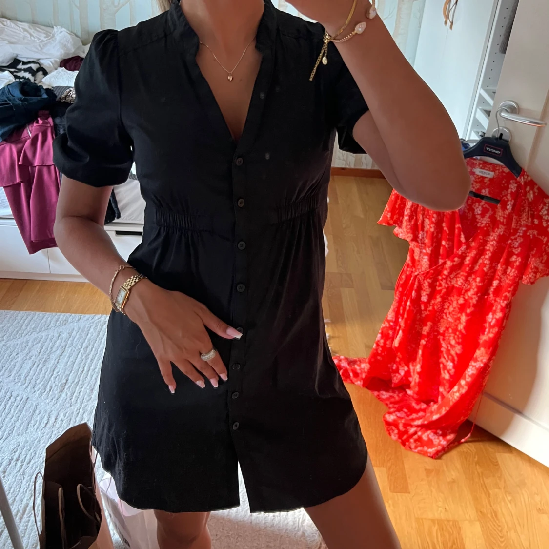 Svart kort skjortklänning från H&M