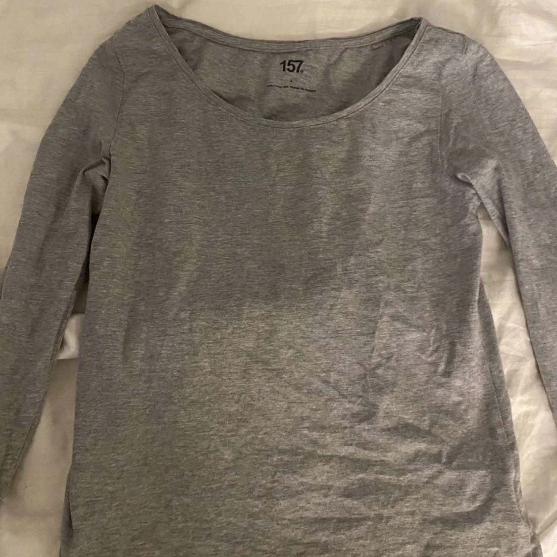 Grå långärmad tröja