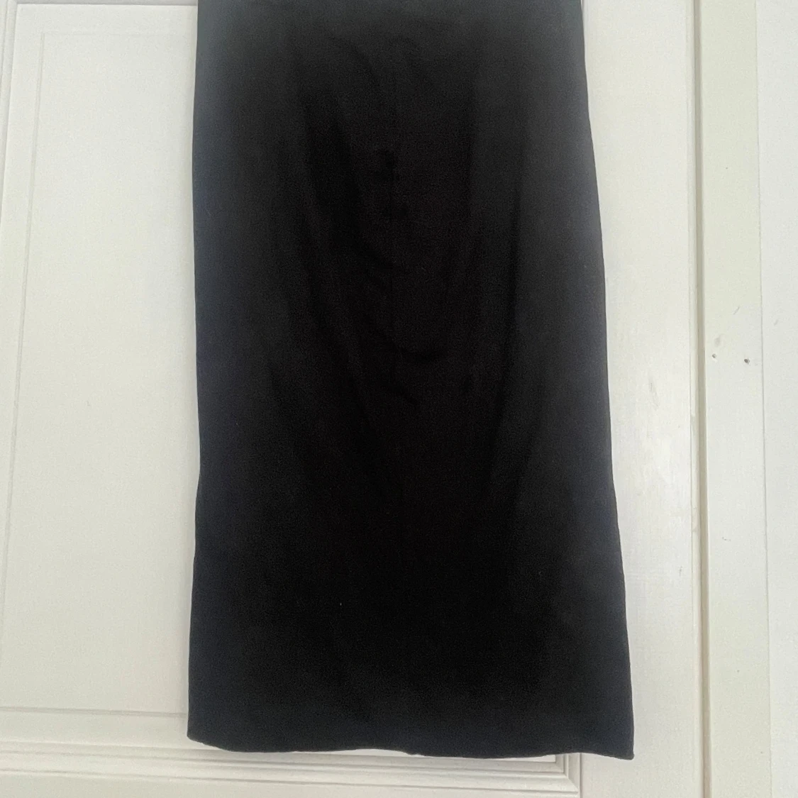Svart knäkjol från Lindex - 1