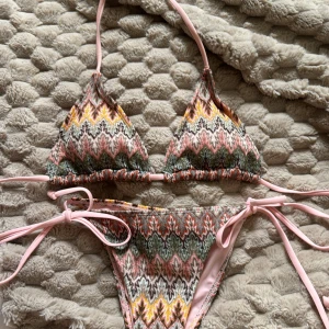 missoni bikini  - såå snygg missoni inspirerad bikini🩷🩷aldrig använd 