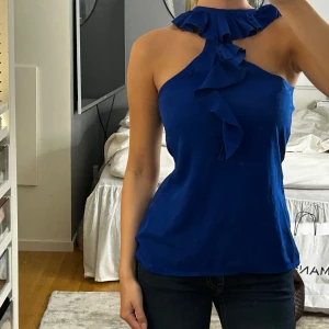 Mörkblå topp - Blå topp från Vero Moda i strl XS