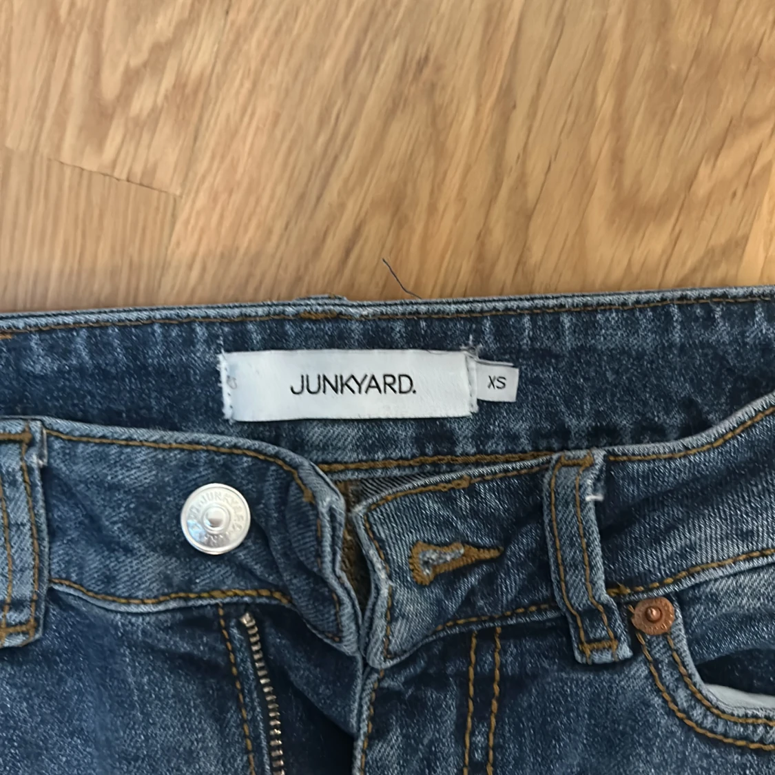 Blå bootcut jeans från Junkyard XS - 2