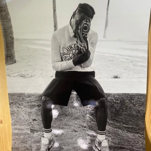 Hel ny poster ASAP ROCKY - Råkade beställa dubbelt så denna är aldrig uppsatt/använd.      Snygg fotoprint på ASAP ROCKY.            Storlek 70x50 cm