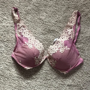 Rosa Intimissimi bh  - Rosa Intimissimi bh i storlek 85B 💗Helt oanvänd, säljer pga fel storlek 