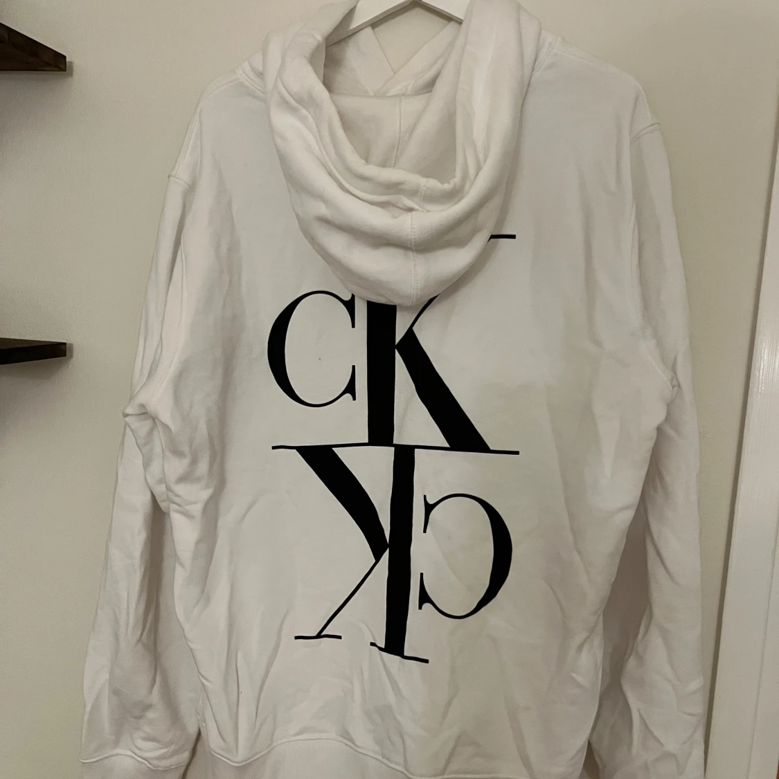 Vit Calvin Klein hoodie med logga - 1