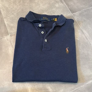 Ralph Lauren pike GE PRISFÖRSLAG  - Skick: 9/10 | Storlek: S | Passar mer XS | Passar perfekt för dig som är 165-170 | Nypris: 1500 | Mitt pris: Ge prisförslag | Köparen står för frakt | Vill endast ha seriösa köpare | Hör av er vid frågor. 