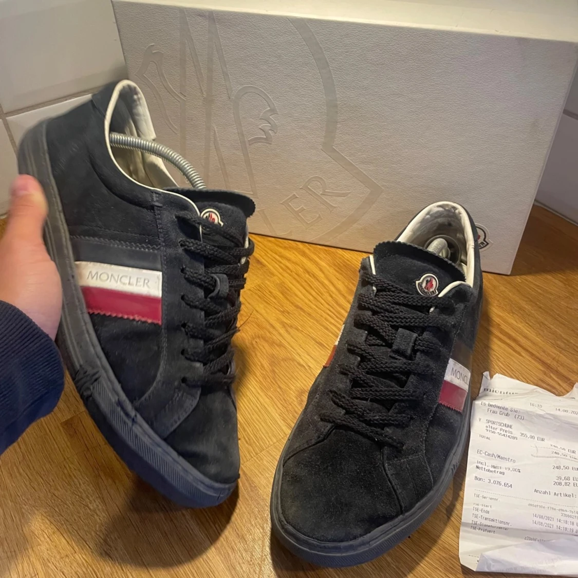 Moncler mörkblåa mockasneakers