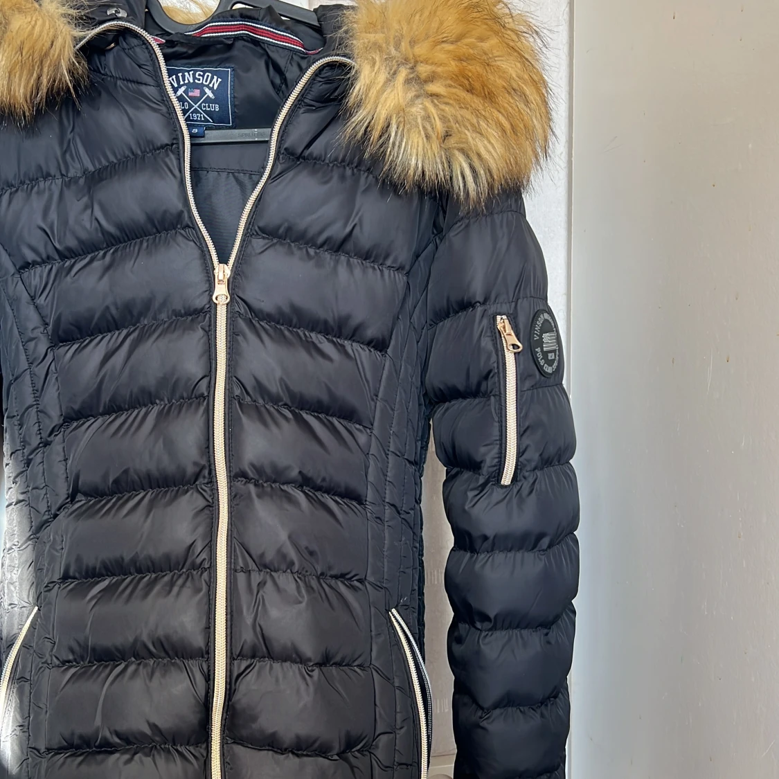 Svart dunjacka med fuskpäls från Vinson - 3