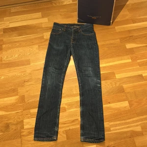 Nudie grim Tim - Säljer ett par riktigt feta Nudie Grim Tim. Ny pris: 1200kr. De är i mycket bra skick, mitt pris: 499kr (diskuterbart vid snabb affär) Hör av er vid minsta fundering!😊