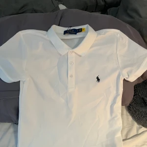 Ralph lauren Pike - Snygg pike i nyskick sitter som en xs typ. Tags och de följer med! Köpt i Frankrike