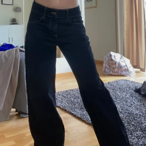 Svarta jeans från vero moda  - Superfina svarta jeans från vero moda, nypris 599 kr 