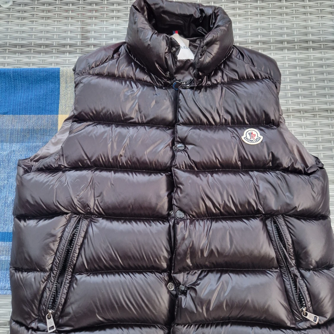 Svart dunväst från Moncler