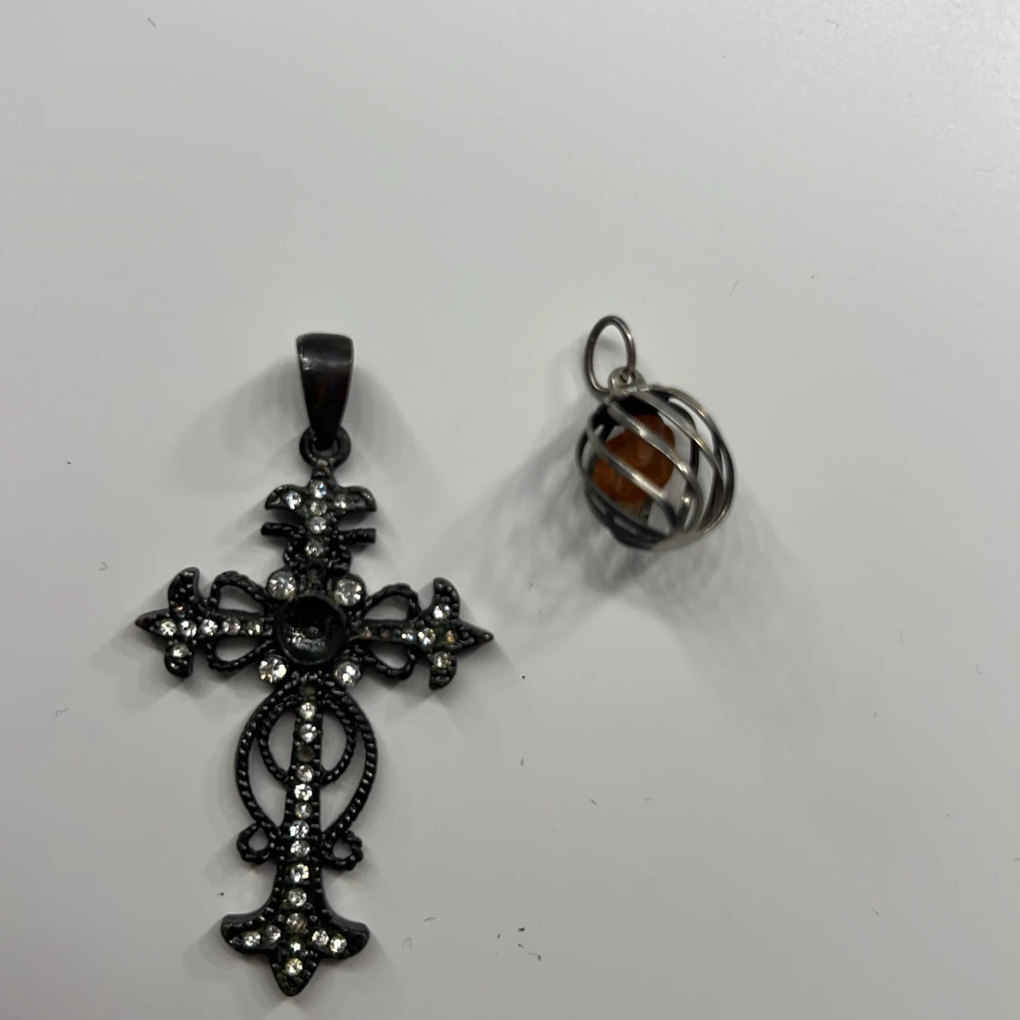 Två coola berlocker - 1