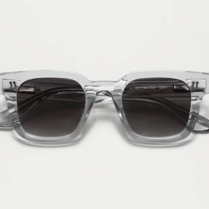 Chimi glasögon  - Snygga solglasögon som är i nyskick, orginal låda och duk följer med! Hör av er vid funderingar!