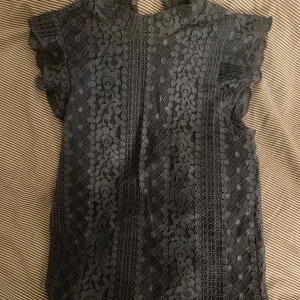 spetsblus - otroligt fin blus/topp med spets!🤍