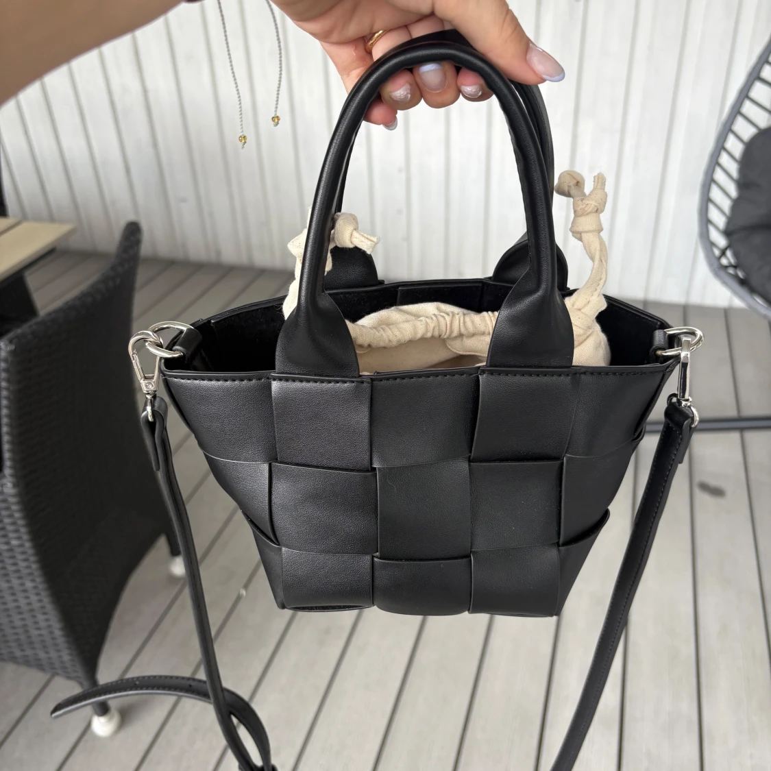 Svart flätad handväska  - 1