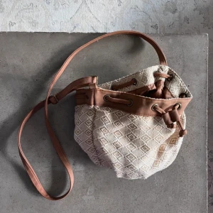 Handväska med platt botten - Köpt på en marknad☺️