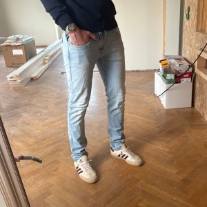 Replay anbass - Hej! Jag säljer nu dessa snygga replay anbass till ett galet pris, de är sparsamt använda och är i fint skick! Modellen är 182 cm och väger ca 70 kg! Priset är ej förhandlingsbart🤗. 