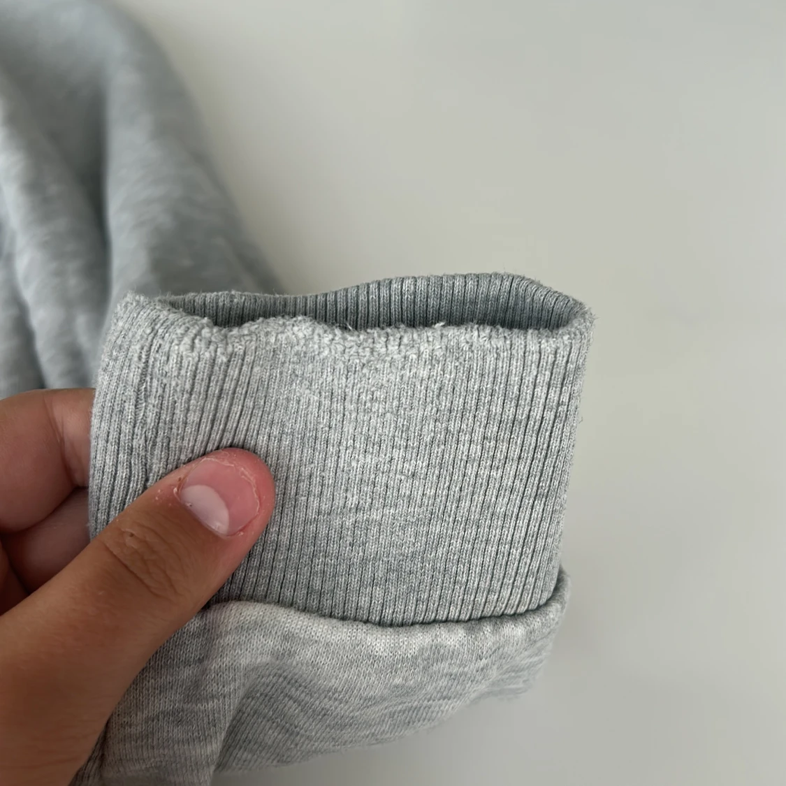 Grå hoodie från Peak Performance - 2