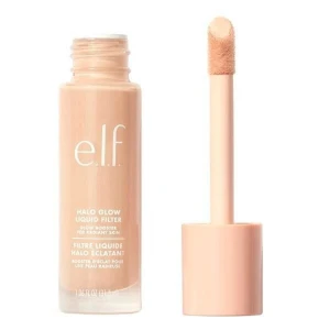 e.l.f. Halo Glow Liquid Filter - Säljer elf halo glow i en ljus nyans. Kommer i en stilren glasflaska med rosa lock. Perfekt för att ge huden ett fint glow och naturlig lyster. Färgen är 1 fair! Har testat den några gånger men fick charlotte tilbury så behöver inte denna längre. Köpte den för 189kr säljer för 100kr!